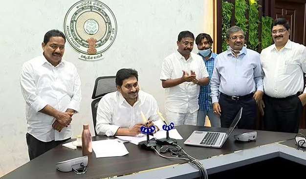 ఓవైపు కరోనాపై చర్యలు…మరోవైపు పథకాలు ప్రారంభం