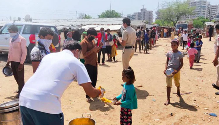 అక్షయపాత్రకు లక్ష డాలర్ల విరాళం అక్షయపాత్రకు లక్ష డాలర్ల విరాళం