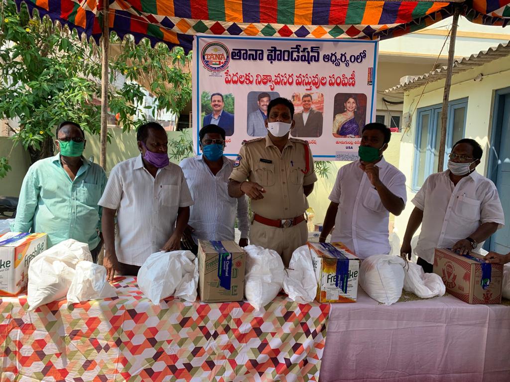 కొత్తగూడెంలో తానా మాస్క్ లు, నిత్యావసర వస్తువుల పంపిణీ కొత్తగూడెంలో తానా మాస్క్ లు, నిత్యావసర వస్తువుల పంపిణీ