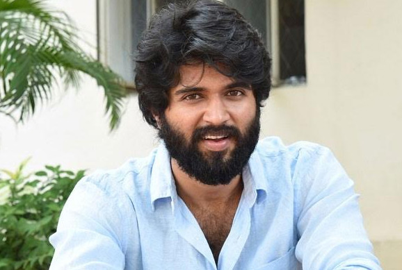 విజయ్ దేవరకొండ నిత్యావసర వస్తువులు సీసీసీ ద్వారా ఎందుకు ఇవ్వలేదు?