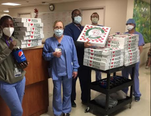 ఫిలడెల్ఫియాలో మెడికల్ సిబ్బందికి లంచ్ బాక్స్ లు ఇచ్చిన తానా ఫిలడెల్ఫియాలో మెడికల్ సిబ్బందికి లంచ్ బాక్స్ లు ఇచ్చిన తానా