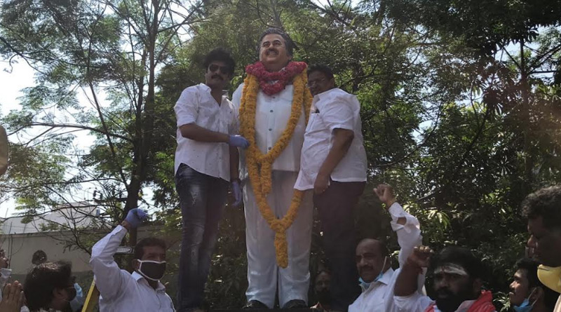 దాసరి విగ్రహానికి పూలమాల తోనే పుట్టినరోజు వేడుకలు