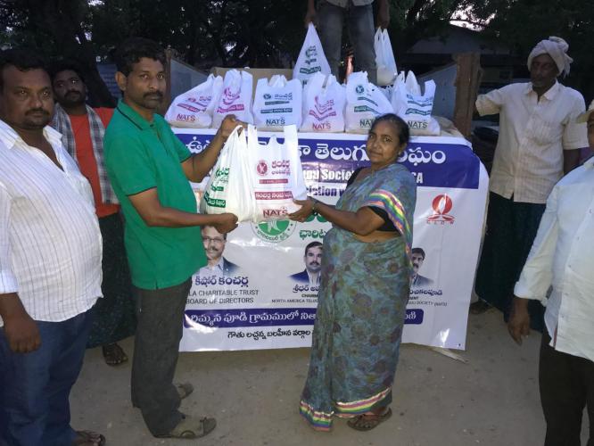 పేదలకు నిత్యావసరాలు పంపిణి చేసిన నాట్స్