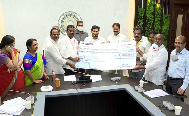 మత్స్యకార భరోసా పథకం ప్రారంభించిన సీఎం