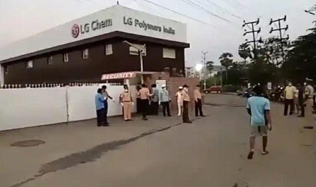 విశాఖలో గ్యాస్ లీక్…8 మంది మృతి…వందలమందికి అస్వస్థత