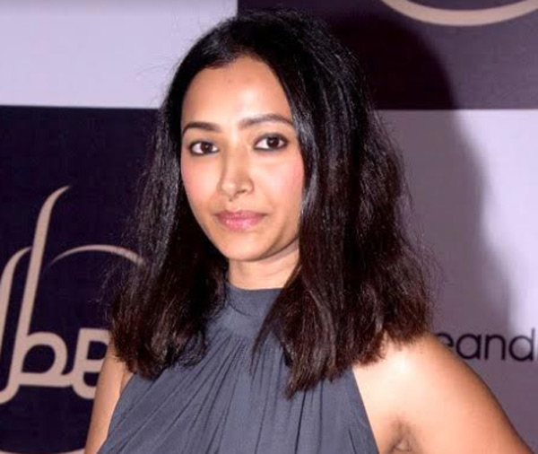 ఆమె కొత్త బంగారులోకం చూడాల‌ని…