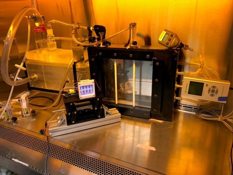 వైరస్ ను ఖతం చేసే యూవీ ల్యాంప్