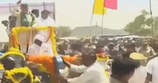 రెండెడ్ల బండి నడిపిన చంద్రబాబు