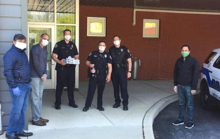 వెస్ట్ వైట్ లాండ్ టౌన్షిప్లో ఇఎంఎస్ సిబ్బందికి తానా లంచ్ ప్యాకెట్ల పంపిణీ వెస్ట్ వైట్ లాండ్ టౌన్షిప్లో ఇఎంఎస్ సిబ్బందికి తానా లంచ్ ప్యాకెట్ల పంపిణీ