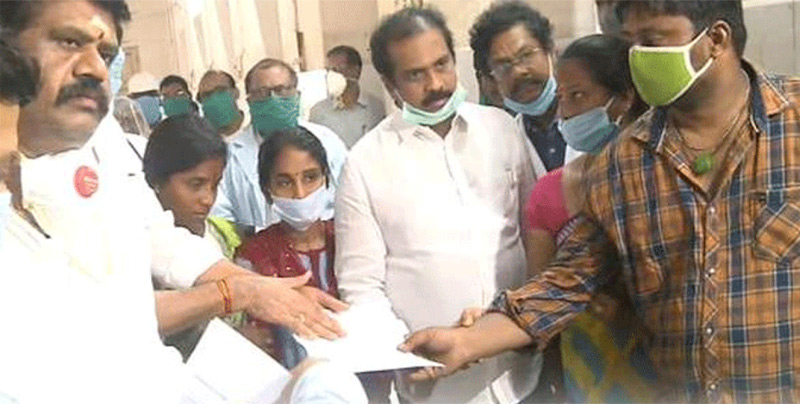 ఒక్కో కుటుంబానికి కోటి రూపాయలు