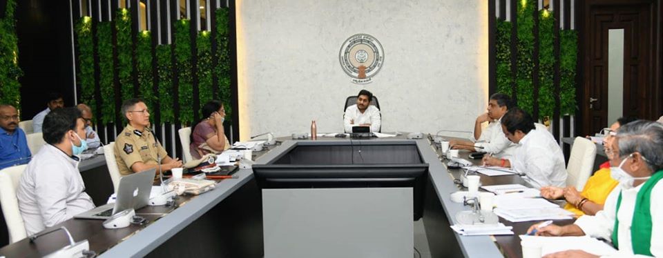 కరోనా బాధితుల పట్ల వివక్ష చూపడం సరికాదు : వైఎస్ జగన్ కరోనా బాధితుల పట్ల వివక్ష చూపడం సరికాదు : వైఎస్ జగన్