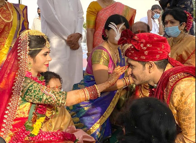 యాక్టర్ నిఖిల్ డాక్టర్ పల్లవి వర్మల పెళ్లి జరిగింది