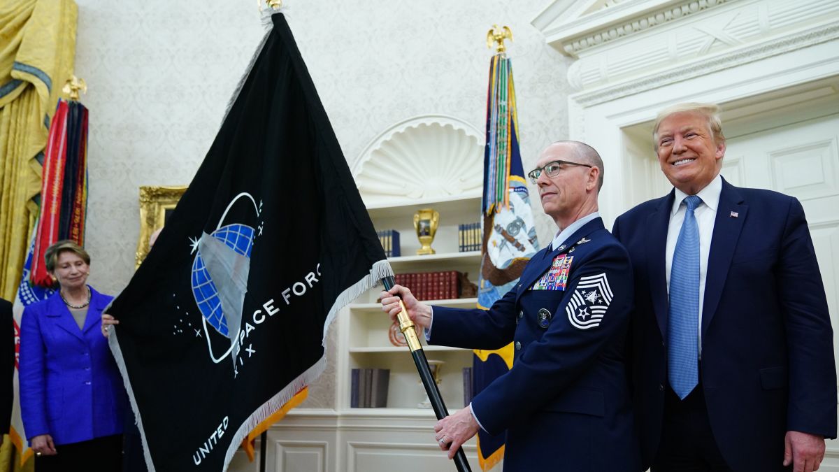 సూపర్ డూపర్ క్షిపణిని తయారు చేస్తున్నాం : ట్రంప్