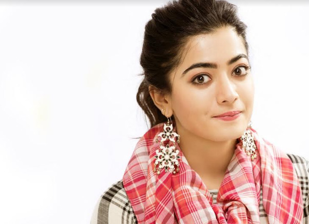 హీరోయిన్ కాకపోయుంటే మీలా ప్రశ్నలు వేసేదాన్ని – రష్మిక మందన్న