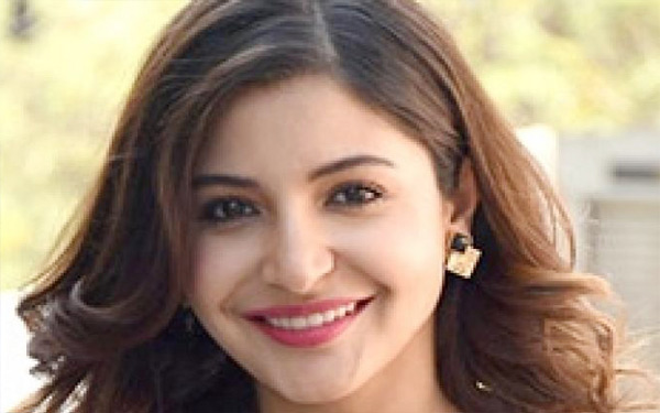 టాలీవుడ్ వ్యాపార రంగంలోకి అనుష్కశర్మ రానుందా?