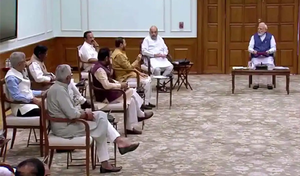 ఆర్ధికనష్టాలు…కరోనాకష్టాలు.. – కింకర్తవ్యం ఏమిటి? కేంద్రం కీలక భేటీ ఆర్ధికనష్టాలు…కరోనాకష్టాలు.. – కింకర్తవ్యం ఏమిటి? కేంద్రం కీలక భేటీ