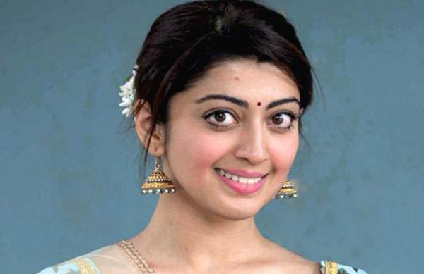 బెంగుళూర్‌లో బూట్లెగ‌ర్ పబ్ ని ప్రారంభించిన బాపు బొమ్మ ప్రణీత సుభాష్