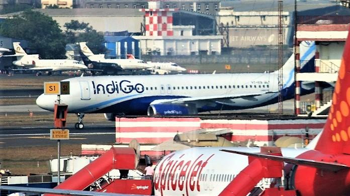 25 నుంచి దేశీయ విమాన సర్వీసులు ప్రారంభం 25 నుంచి దేశీయ విమాన సర్వీసులు ప్రారంభం