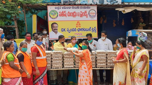 సతీష్ చుండ్రు, జికె స్పందన ఛారిటబుల్ ట్రస్ట్ ఆధ్వర్యంలో రాజమండ్రిలో కోడిగుడ్ల పంపిణీ