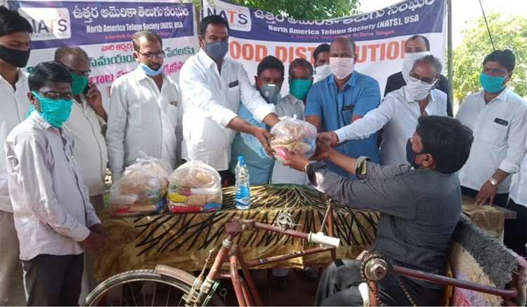 బోధన్‌లో నిత్యావసరాలు పంపిణీ చేసిన నాట్స్