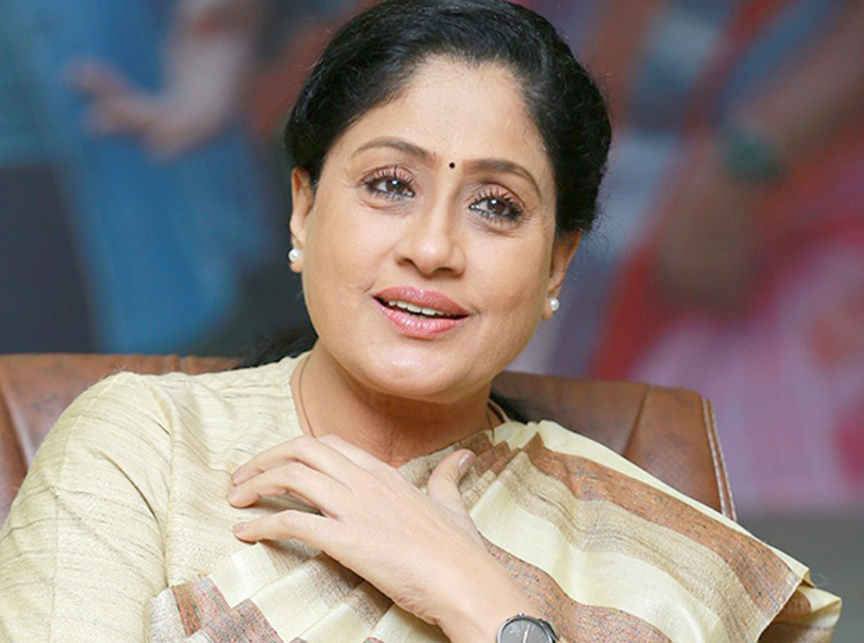 దర్శకురాలిగా మారనున్న లేడీ సూపర్ స్టార్ విజయశాంతి