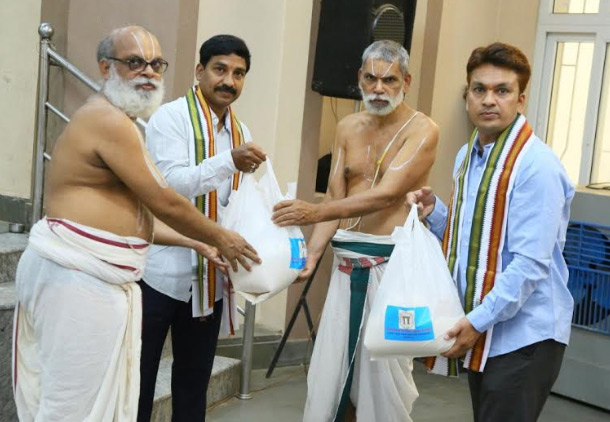 బ్రాహ్మణ కుటుంబాలకు టీడిఎఫ్ సహాయం