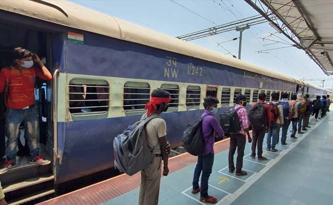 ఆంధ్ర‌లో రైళ్ల రాక‌పోక‌లు షురూ..