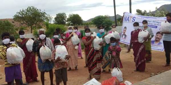 అనంతపురంలో 500 కార్మిక కుటుంబాలకు నాట్స్ సాయం