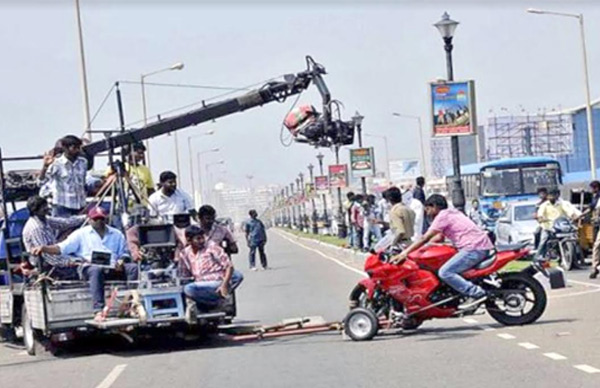 హీరో నుంచి లైట్ బాయ్ వ‌ర‌కు కాస్ట్ క‌టింగ్ త‌ప్ప‌దు