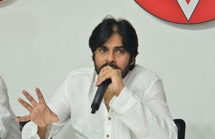 ప‌దోత‌ర‌గ‌తి ప‌రీక్ష‌లా..పిల్ల‌ల ప్రాణాల‌తో చెల‌గాట‌మా?