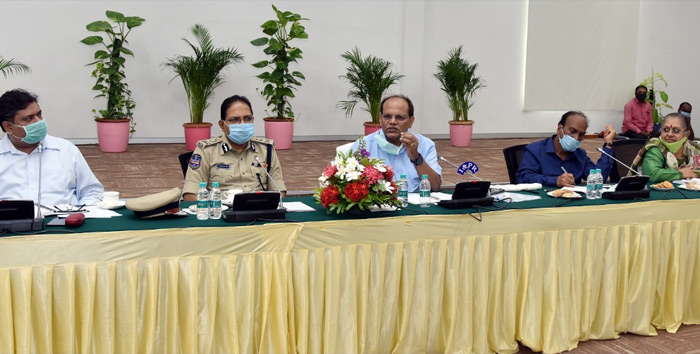 మిడతలు దాడి చేసే ప్రభావం ఉన్న 9 జిల్లాల అధికారులతో సోమేష్ కుమార్  సమీక్షా సమావేశం