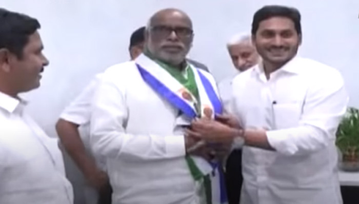 వైకాపా ఎమ్మెల్సీ అభ్యర్థిగా మాణిక్య వరప్రసాద్