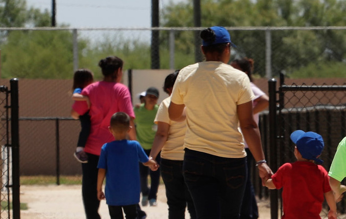నిర్బంధ కేంద్రాల్లో ఉన్న పిల్లలను విడుదల చేయండి