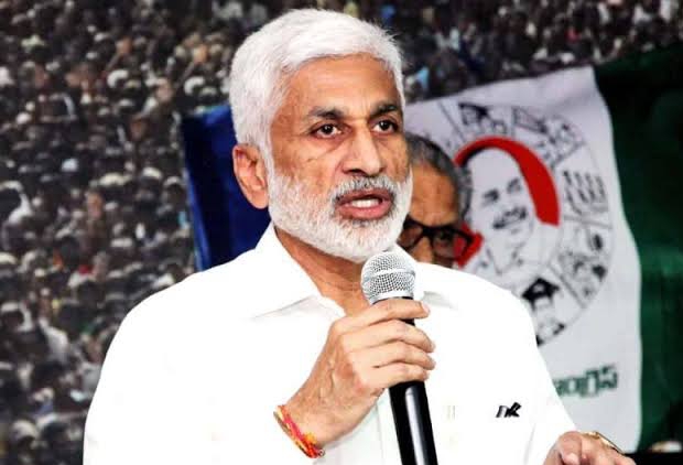 కమలం పువ్వుపై మిడతల దండయాత్ర…