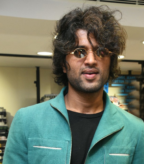 నిన్న నాగార్జున‌, స‌మంత‌.. ఈరోజు విజ‌య్ దేవ‌ర‌కొండ‌?