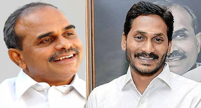 ప‌థ‌కాల రూపంలో వైఎస్సార్ ఎప్ప‌టికీ చిరంజీవే..