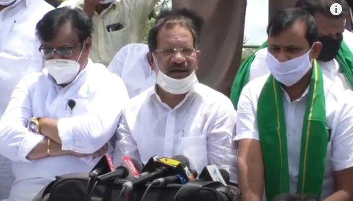 స్మృతివనాన్ని అక్కడే నిర్మించాలి