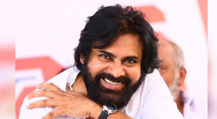 పవర్ స్టార్ సినిమా పోస్టర్స్ చూసి  ‘పవన్ కళ్యాణ్’ లైట్ గా తీసుకుని నవ్వేశారట!!!