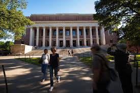 కొత్తగా విధించిన వీసా ఆక్షల విషయం లో విద్యార్థులకు మద్దతు గా 17 రాష్ట్రాలు