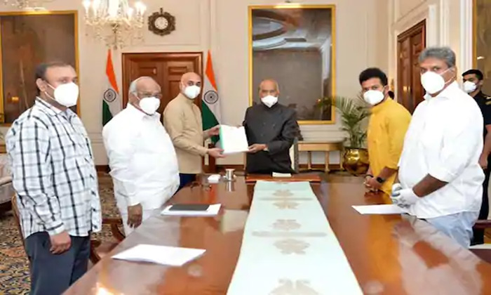 రాష్ట్రపతిని కలిసిన టీడీపీ ఎంపీల బృందం