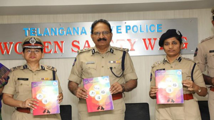 ఎన్నారై సెల్ కు ఏడాది పూర్తి : స్వాతిలక్రా