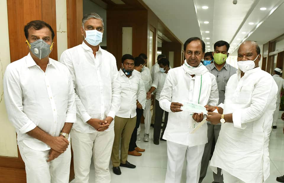 మాజీ ఎమ్మెల్యే కుర్రా సత్యనారాయణ సీఎం సహాయ నిధికి  25 లక్షల విరాళం