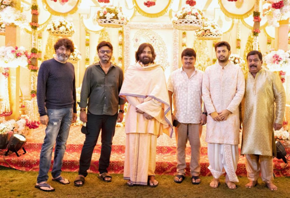 పెళ్లి కొడుకు నితిన్ ని ఆశీర్వదించిన పవన్ కళ్యాణ్