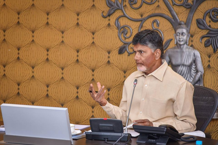 సీఎం చంద్రబాబుతో అనంతపురం జిల్లా నేతల భేటీ సీఎం చంద్రబాబుతో అనంతపురం జిల్లా నేతల భేటీ