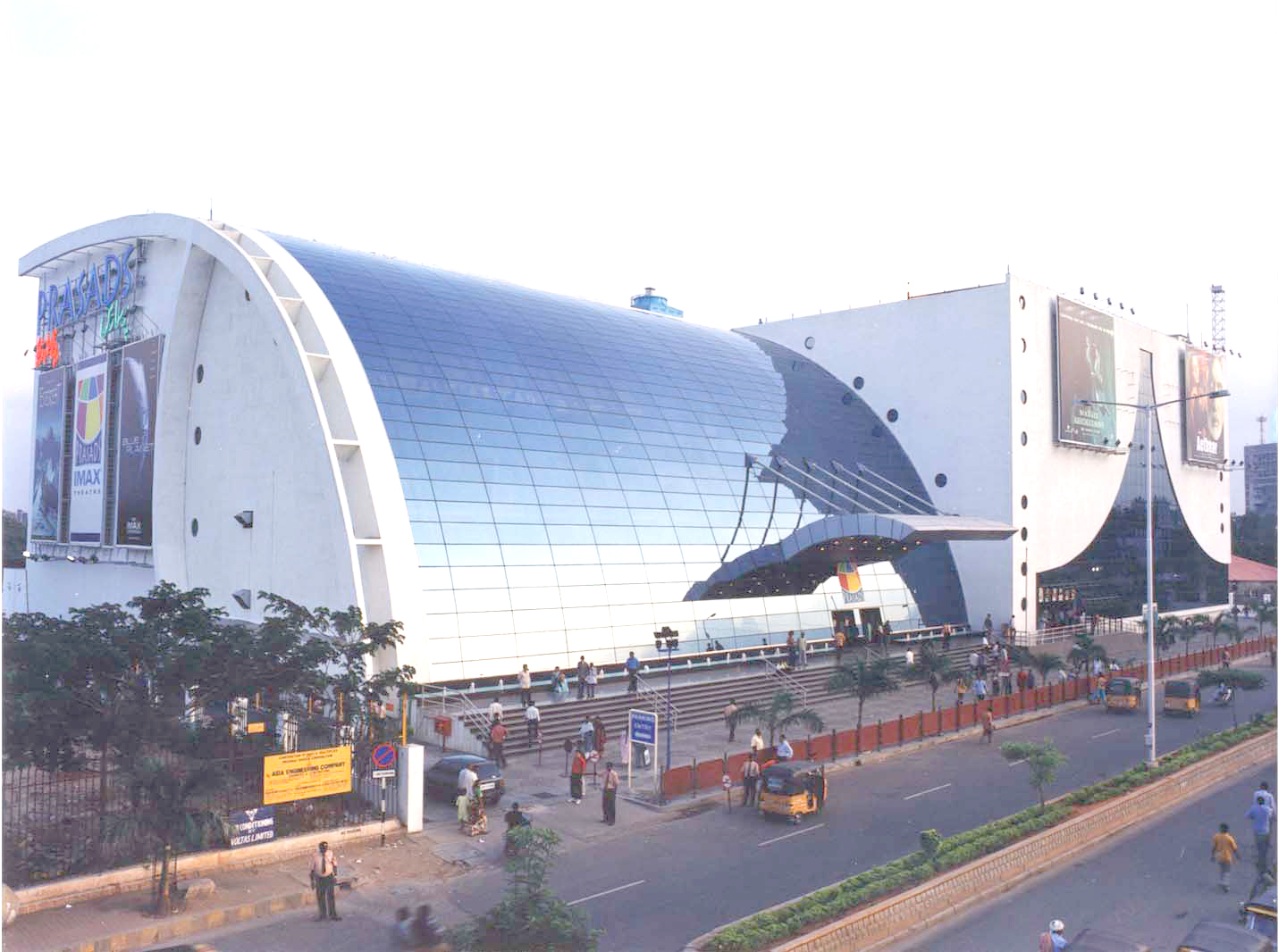 ఈ ప‌రిస్థితుల్లో సినిమా థియేట‌ర్లు ఓపెన్ చెయ్య‌డం సాధ్య‌మా?