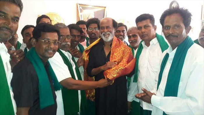 రైతులతో రజనీ భేటీ రైతులతో రజనీ భేటీ