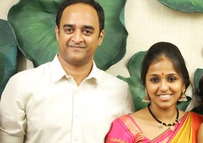 ఇంట్లోనే ఉంటున్నా అయినా సరే తప్పించుకోలేపోయాను – గాయని స్మిత