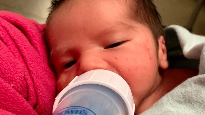 విమానంలో పుట్టిన బిడ్డకు స్కై గా నామకరణం!