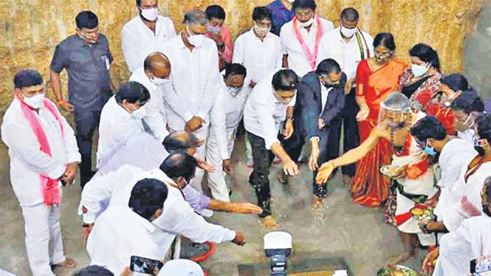 కొండకల్ లో రైల్వేకోచ్ ఫ్యాక్టరీకి మంత్రి కేటీఆర్ భూమిపూజ