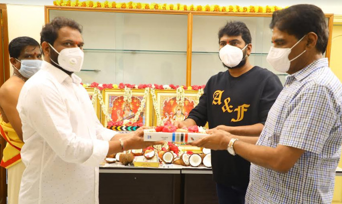 సంప‌త్‌నంది స్క్రిప్ట్‌తో అత‌ని శిష్యుడు డైరెక్ష‌న్‌.. కె.కె.రాధామోహ‌న్ కొత్త సినిమా ప్రారంభం